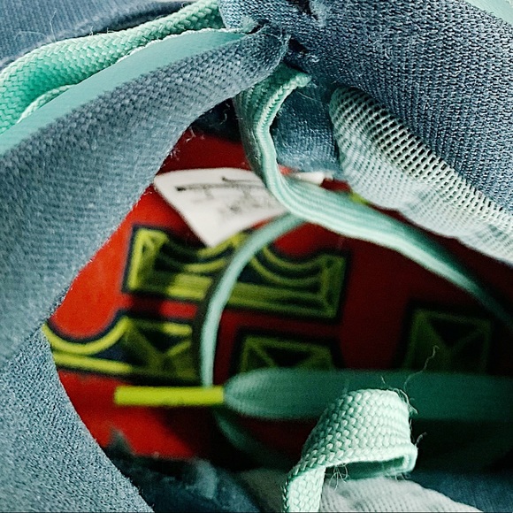 Nike Lebron sneakers - Picture 7 of 7